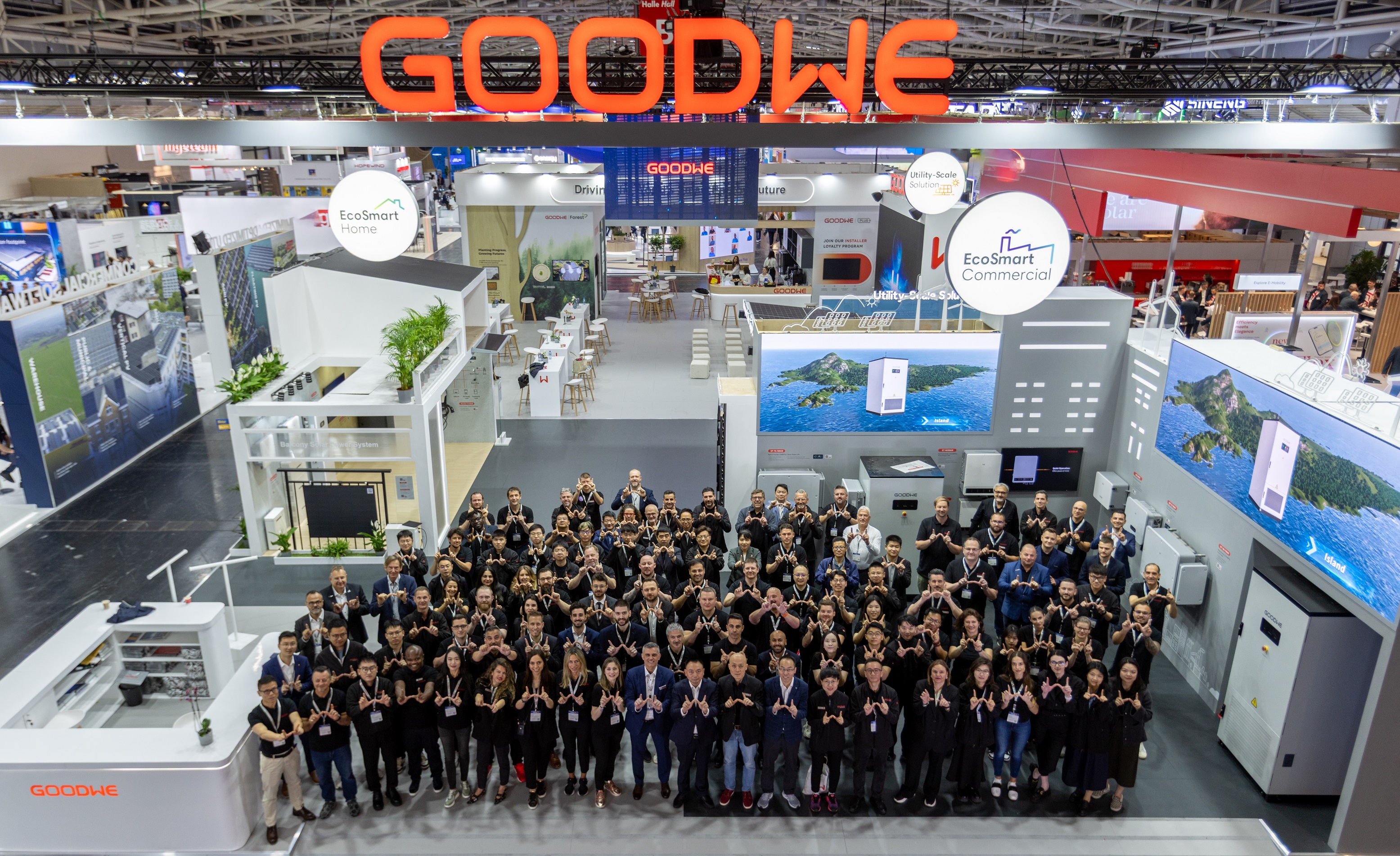 01-GoodWeTeamcelebratessuccessfulIntersolar2025inMunich.jpg